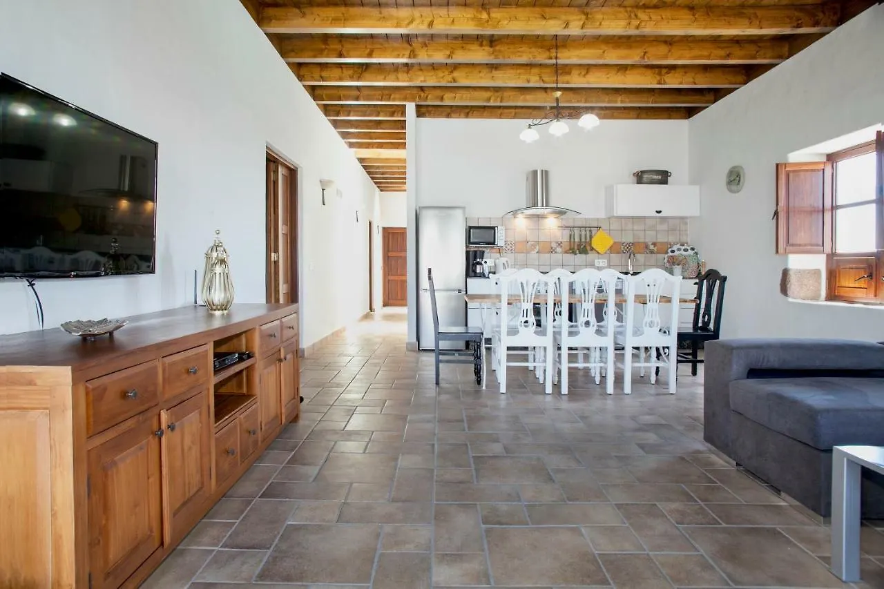 Villa Caserio Leandro Tias